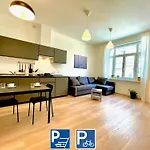 شقة Residence Neverin Luxury Apartments-Private Garage ترييستي