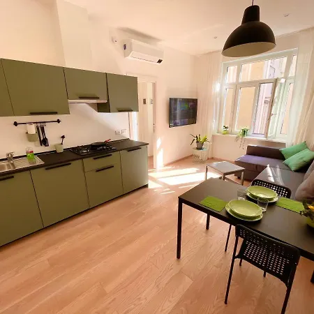 Residence Neverin City Center With Garage Near Piazza Unita & Train Station *