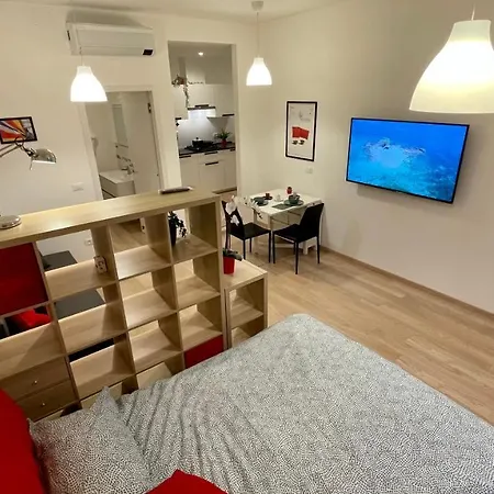 Residence Neverin City Center With Garage Near Piazza Unita & Train Station