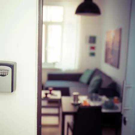 Residence Neverin City Center With Garage Near Piazza Unita & Train Station