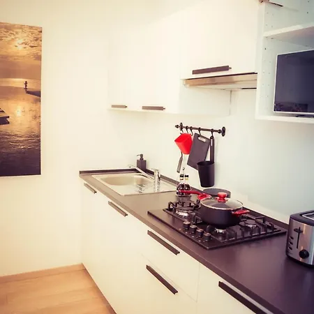 Residence Neverin City Center With Garage Near Piazza Unita & Train Station شقة *