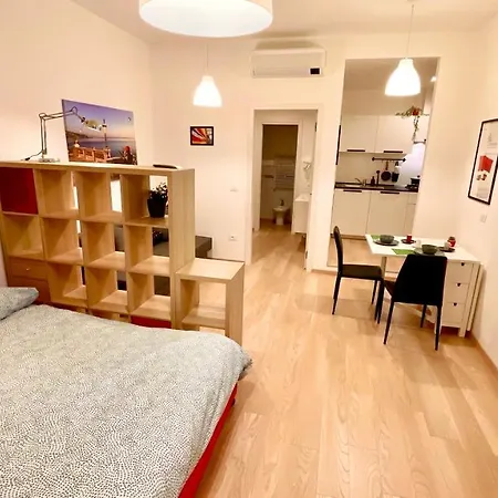 شقة Residence Neverin City Center With Garage Near Piazza Unita & Train Station ترييستي