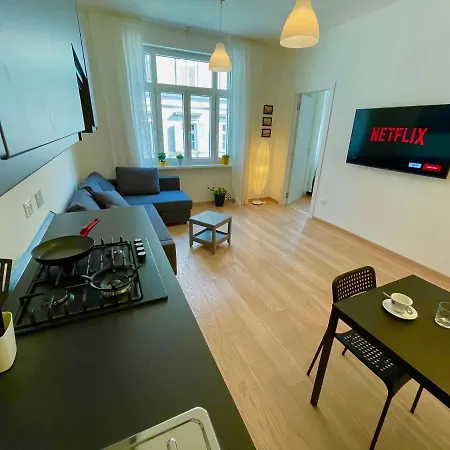 Residence Neverin City Center With Garage Near Piazza Unita & Train Station شقة