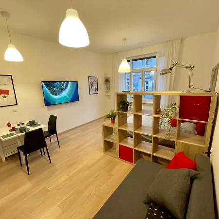 Residence Neverin City Center With Garage Near Piazza Unita & Train Station Apartamento *