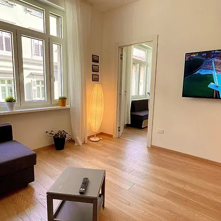 Neverin Luxury Apartments-private Garage Apartment *