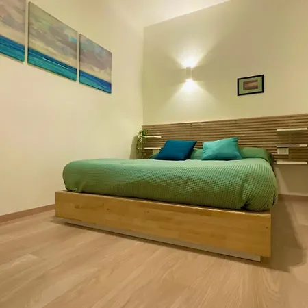 Residence Neverin City Center With Garage Near Piazza Unita & Train Station