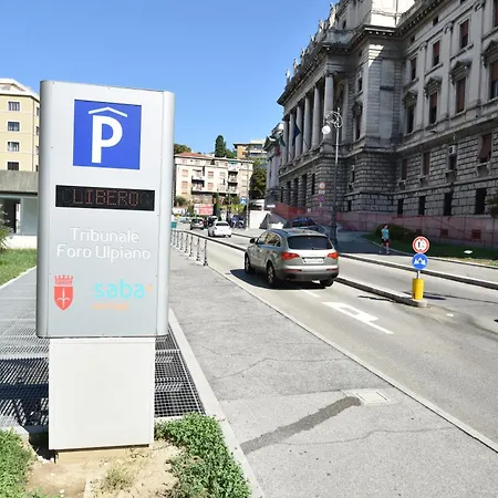 شقة Residence Neverin City Center With Garage Near Piazza Unita & Train Station *