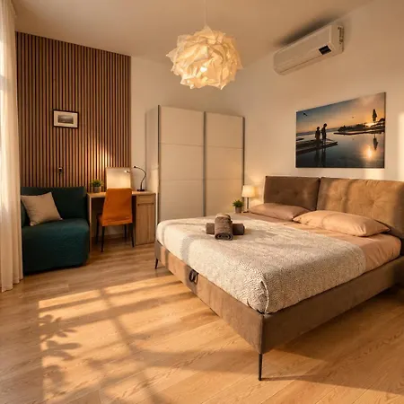 Neverin Luxury Apartments-private Garage