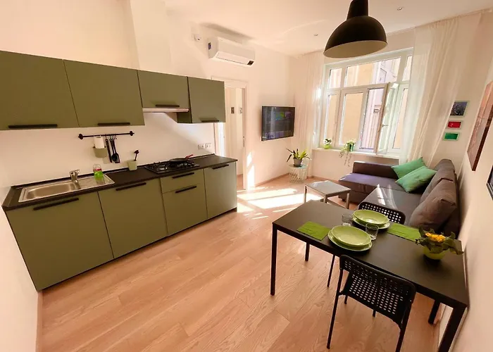 Neverin Center With Garage Near Piazza Unita & Train Station *