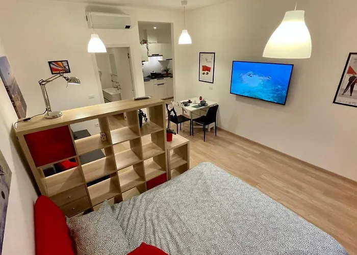 Residence Neverin Luxury-Apartments with Garage- close to Piazza Unità&Train Station