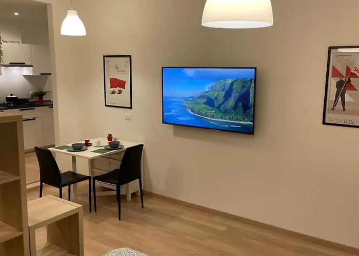 Neverin Center With Garage Near Piazza Unita & Train Station Trieste