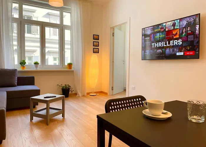 Neverin Center With Garage Near Piazza Unita & Train Station Apartment Trieste