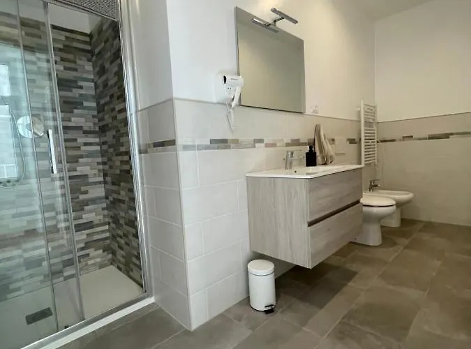 Neverin Center With Garage Near Piazza Unita & Train Station Apartment Trieste