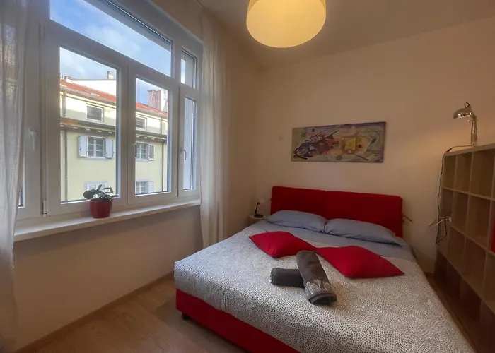 Apartment Neverin Center With Garage Near Piazza Unita & Train Station Trieste
