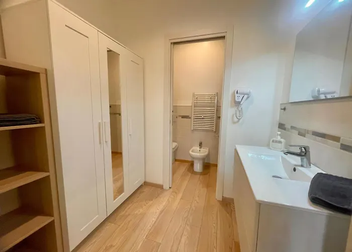 Neverin Center With Garage Near Piazza Unita & Train Station * Trieste